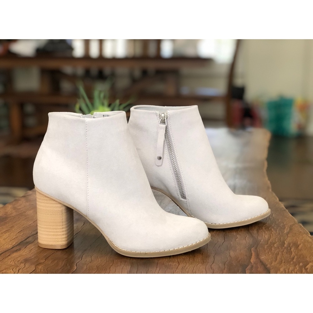 DV Ankle Boots